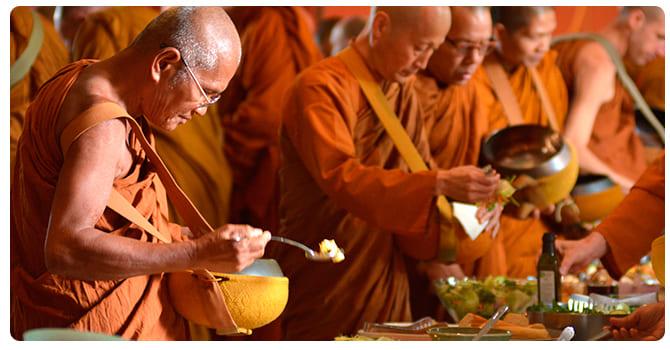Питание монахов